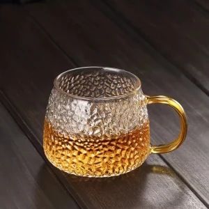 كوب زجاجي بعروه ذهبية